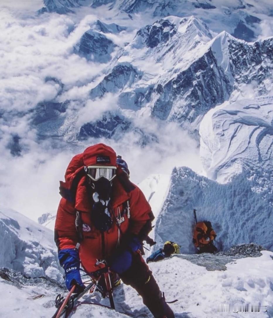 今天说一个很猛的事情，美国中情局在喜马拉雅山安装核动力监控系统，侦察我们的罗布泊