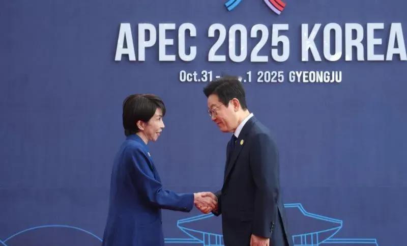 刚从中国带回15份合作，不到48小时，韩国官宣访日，背后三大意图。最近，中国刚对