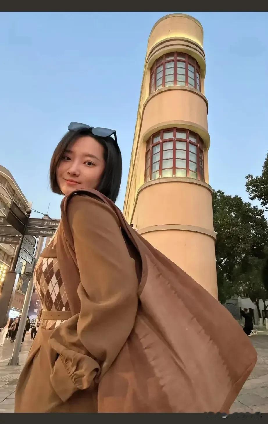 三亚被毒蛇咬的女游客，假如她男友立刻做这件事，是不是就不会遇难：回酒店清洗被