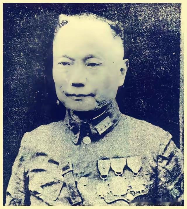 1937年，抗战爆发后，蒋介石一心想要分化刘湘的势力，便将唐式遵升为23集团军司