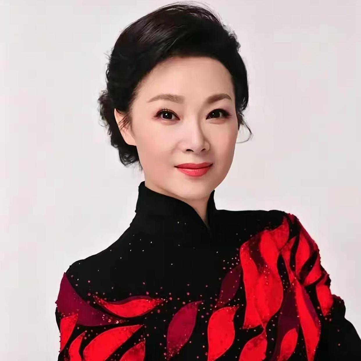 上过15次春晚，她为爱倾尽一生多次登上央视春晚的歌唱家吕薇，正值当红之时，