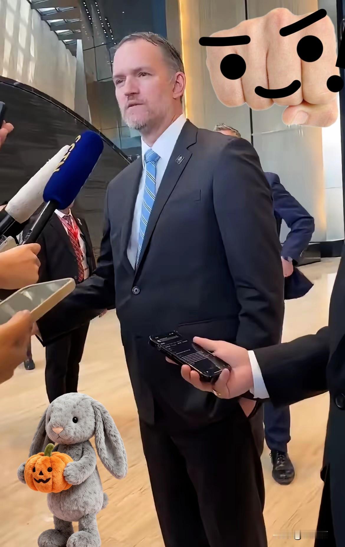 上午会谈结束！美国贸易代表格里尔向记者表示，谈判进展顺利。​他称从昨天至今双方