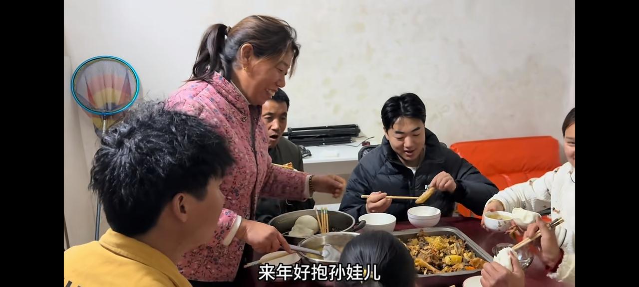 老壳子没有再去雨露家自从老壳子拿了雨露5800以后，再也没听说，去雨露家吃饭。