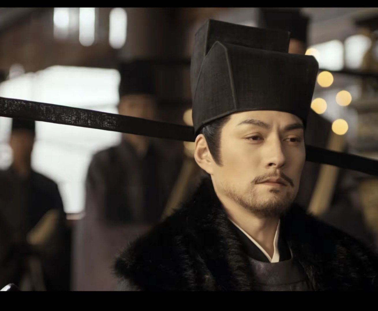 《逐玉》的选角还是太绝了。严屹宽饰演魏严，男主的舅舅。毛林林饰演魏绾，男主的妈妈