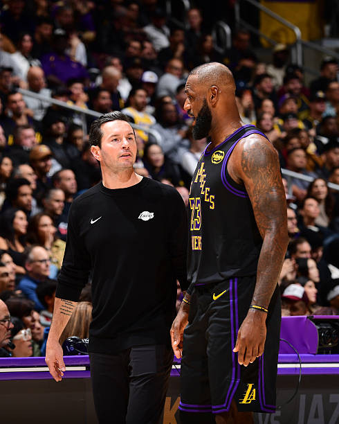 雷迪克赛后被问到詹姆斯是否提出过要努力达到联盟规定出战65场的要求：“勒布朗和我