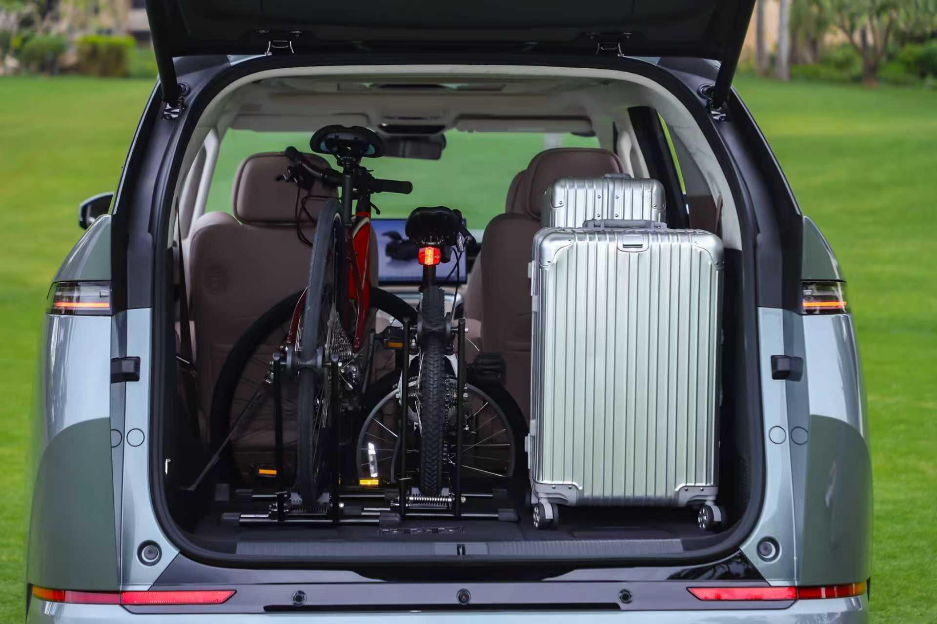 小鹏X9这也太懂我们这种爱和朋友出去玩的心了吧，这大空间，我们爱自驾人士很需要！