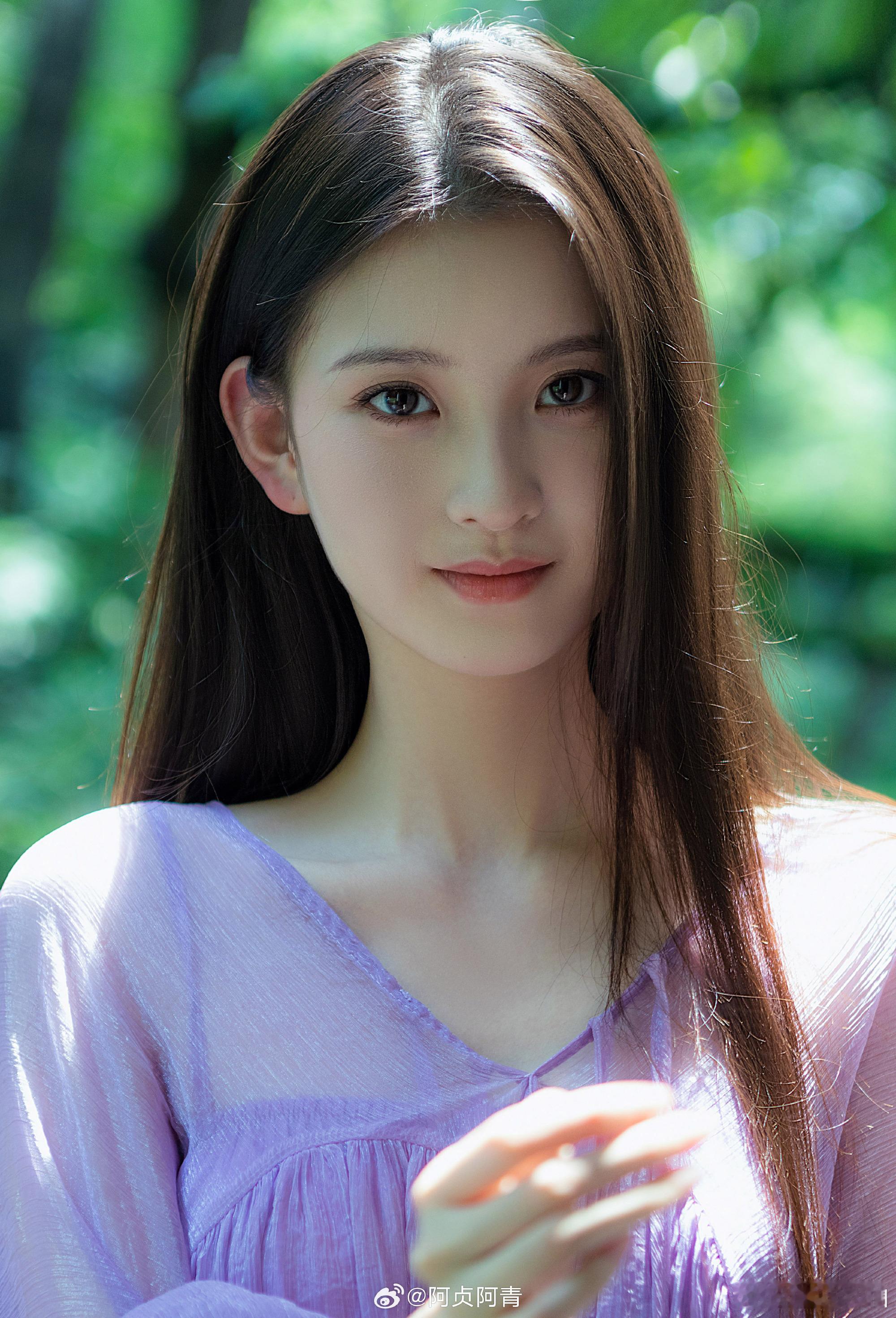 “幽谷的铃兰花”和周知意摄影：​​​