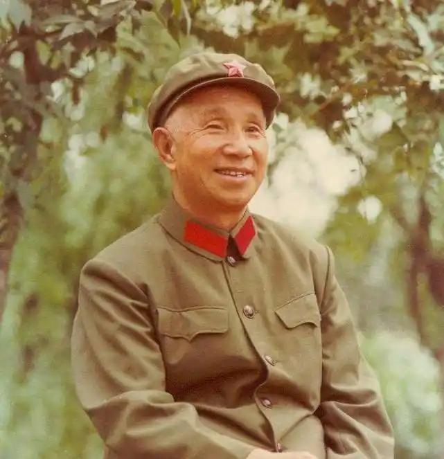 1972年，陈毅元帅病逝，为保护陈毅的遗孀张茜，粟裕果断出手把她调到了军事科学院