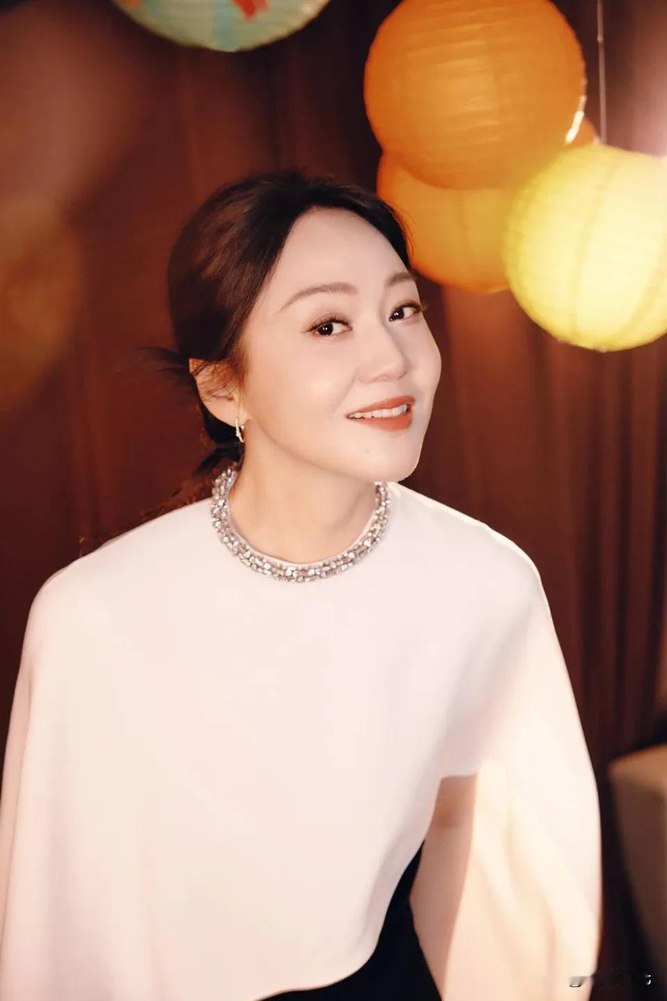 演员闫妮说：“我刚到空政话剧团的时候，根本是没戏拍的，其他人都是在外面演主角的，