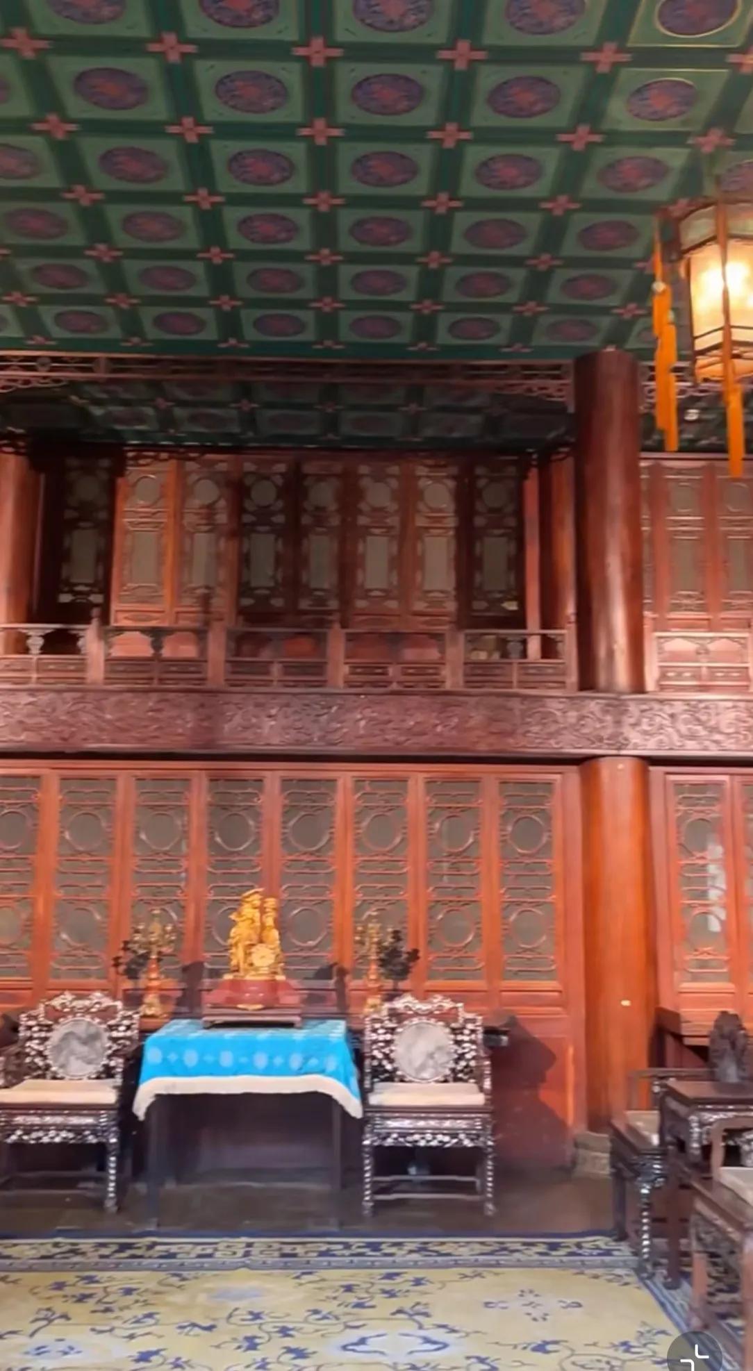 和珅的豪宅，附他的本人照片。他不是王刚那个样子哟！