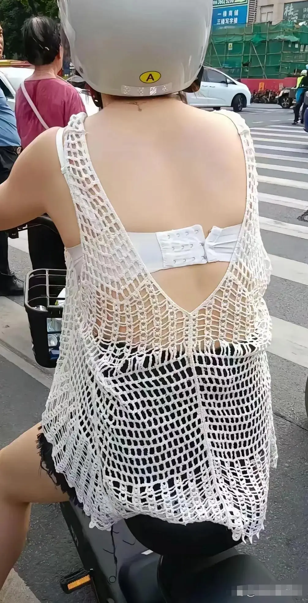 兄弟们，你们说我要不要提醒她一下？