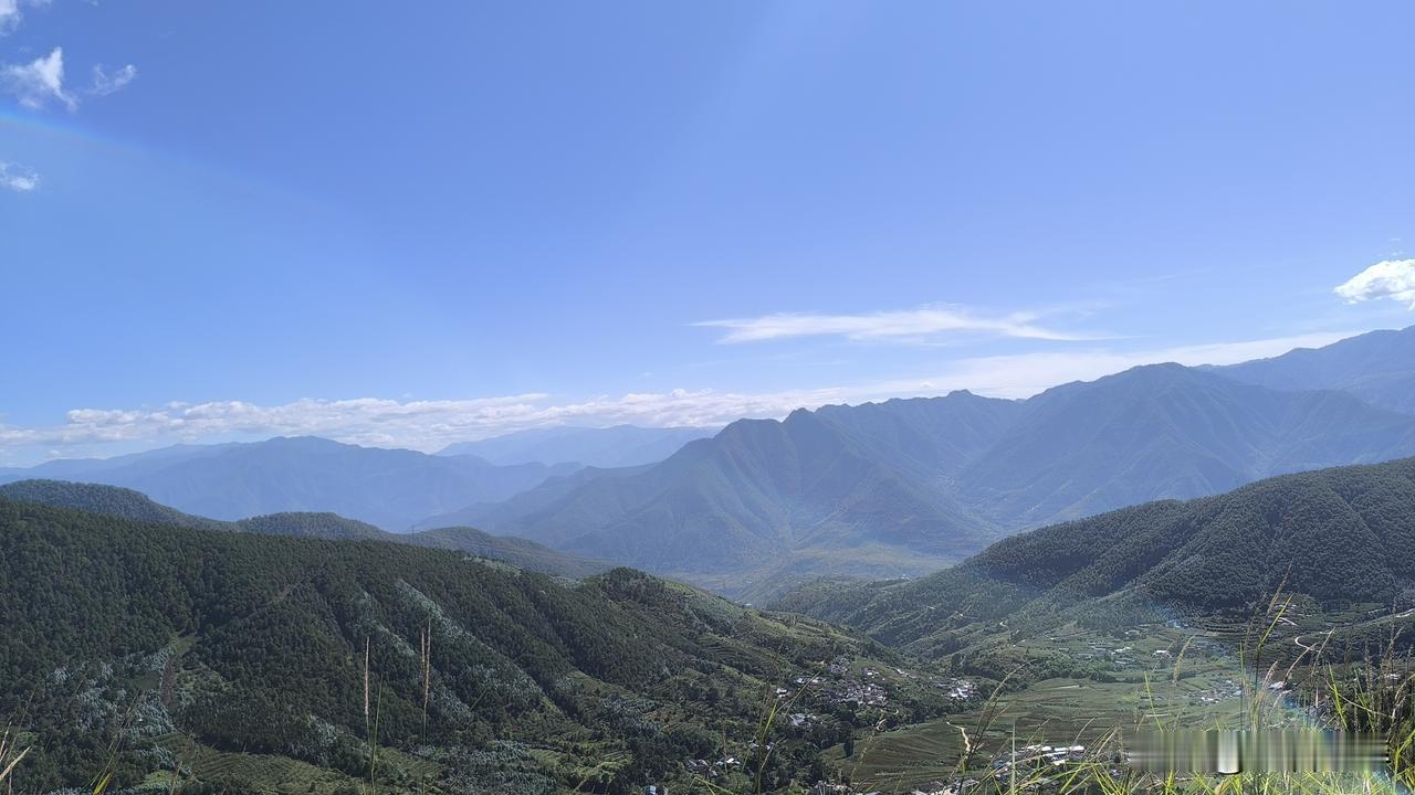 我发现，退休后，一个人旅行，真的是太惬意了！可以选择火车或者是动车出行，