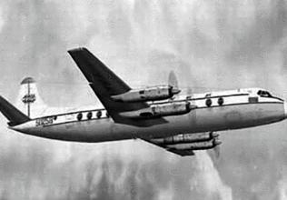 1982年7月30日，一架载着外宾的专机从上海向北京飞去，飞机起飞后没多久，机长