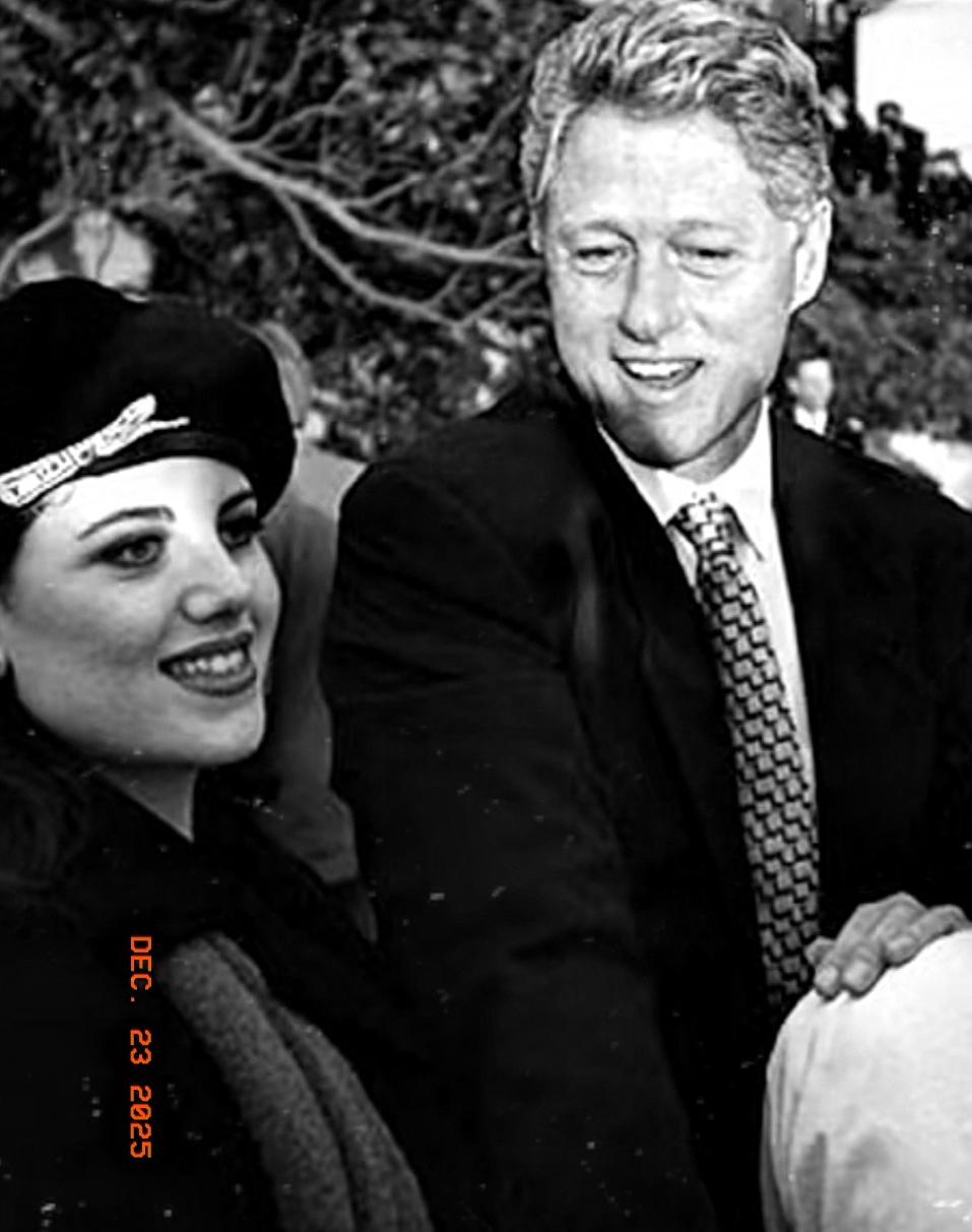 想杀我一千，我也要损你八百，大不了鱼死网破，美国前总统要豁出去了！克林顿对于最近