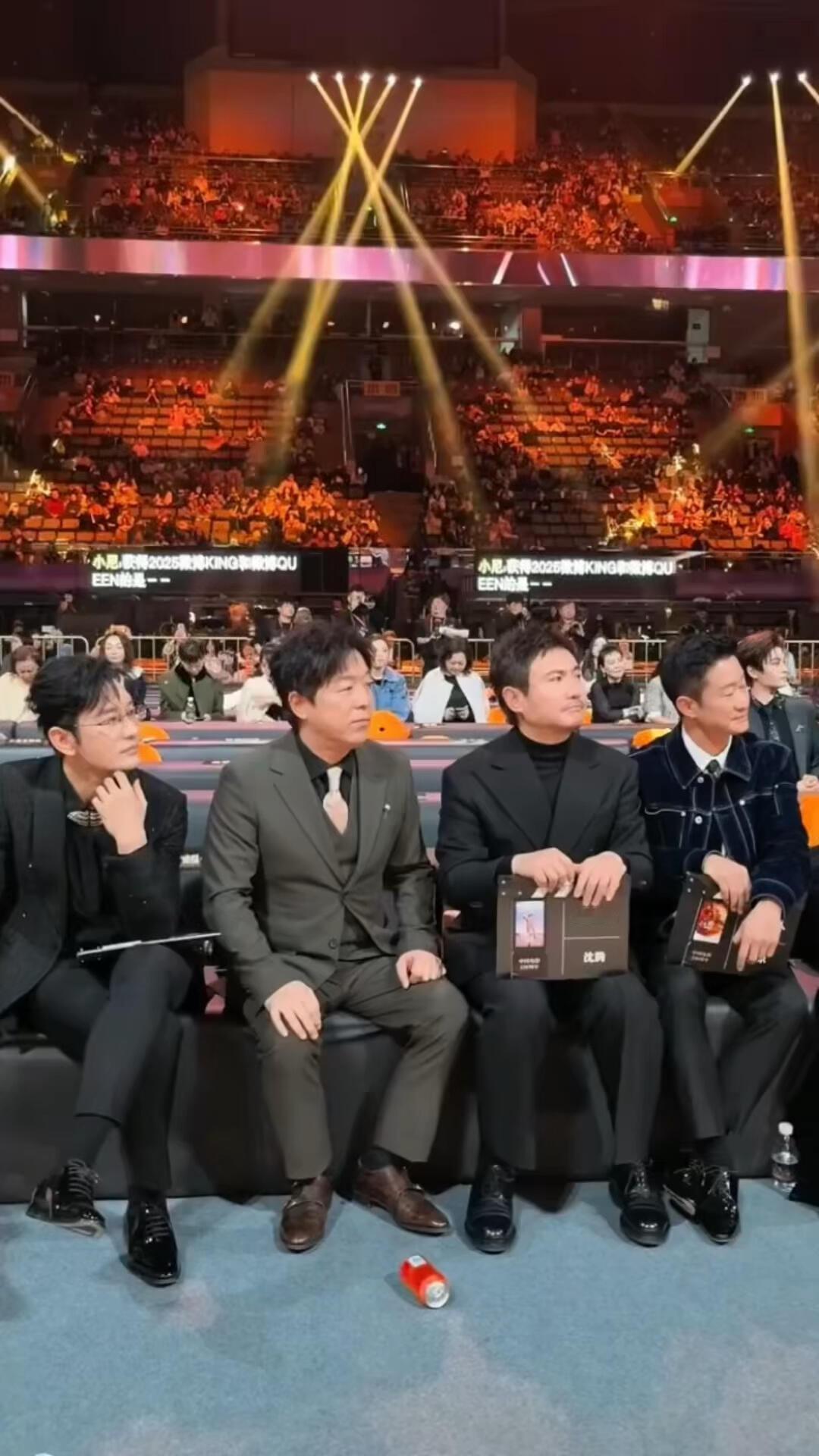 要是邓超和他们三个一起上春晚，不敢想象多欢乐，活蹦乱跳的猴子群来了！黄渤、沈腾