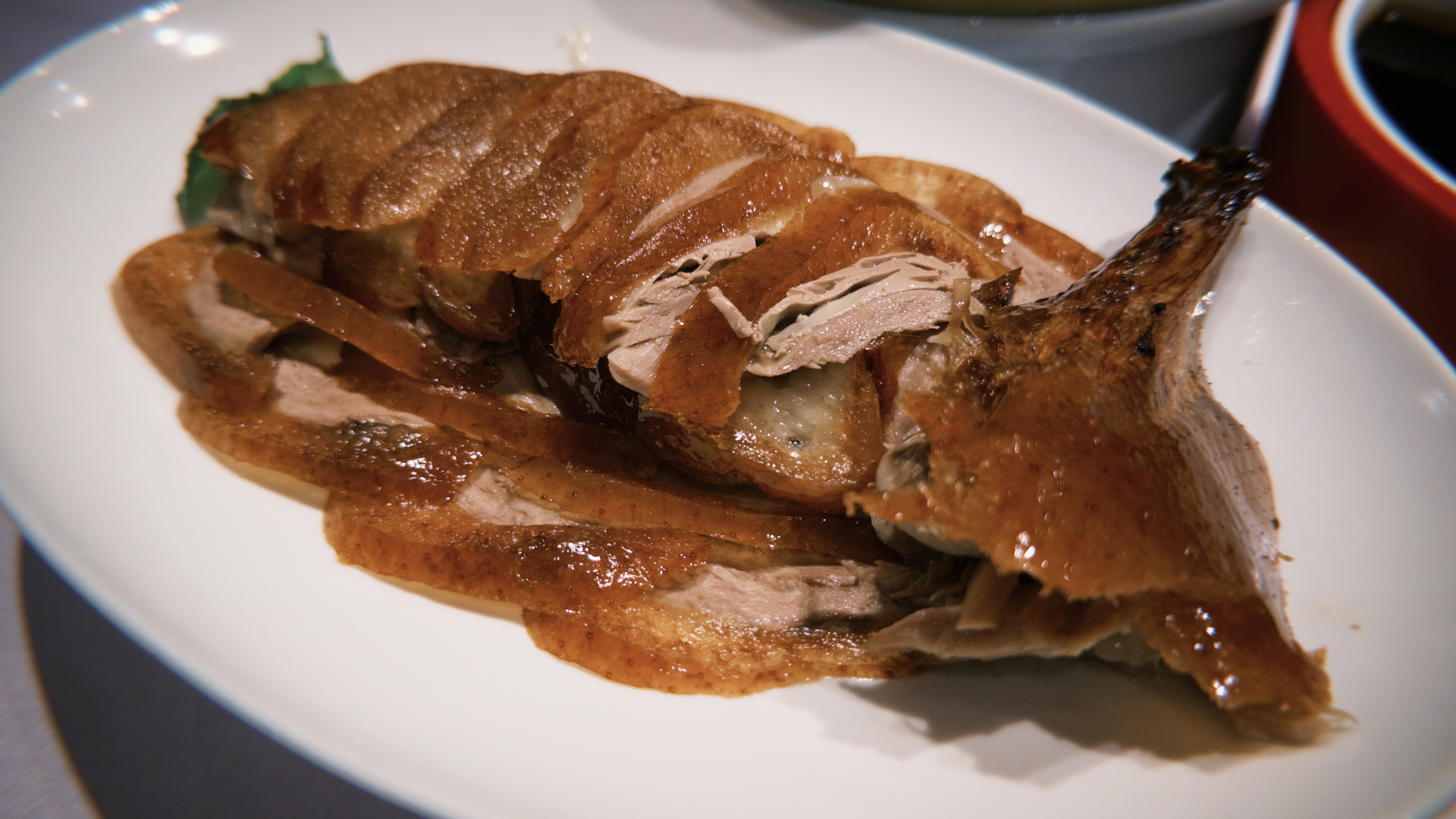 北京烤鸭，我最爱的就是上面这层皮，蘸点糖，入口那种感觉，简直是人间美味。终于知