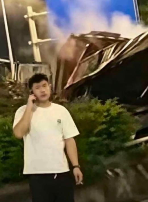 广东佛山，因为白色本田变道引起的这起交通事故，不知道大家注意到一个细节没有，那就