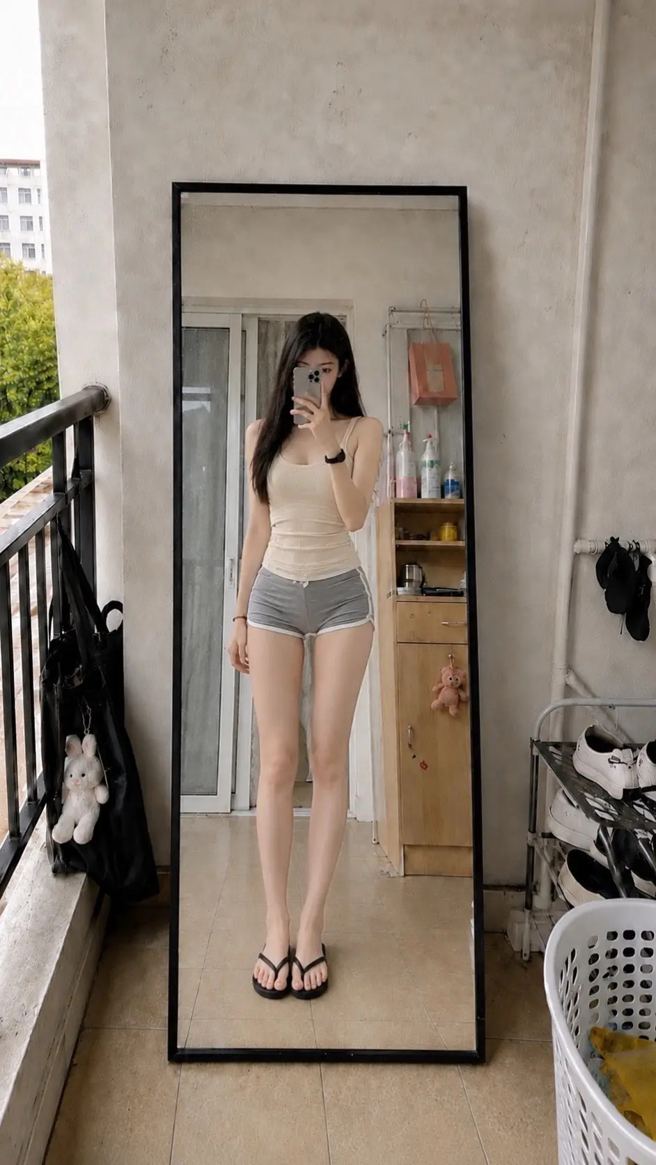 准备出门了，先自拍来几张热门美女宅男女神