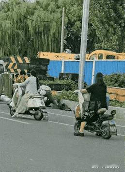 广场舞跳成这样，真是让人唏嘘！一个六十多岁的老太太，沉迷其中，家务不做，孙子不