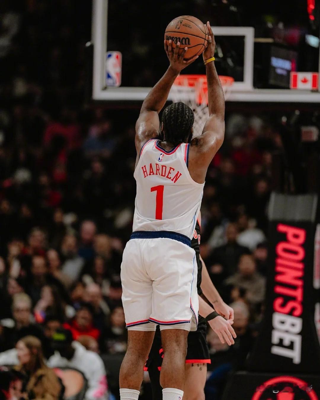 季后赛的记录保住了，哈登爆砍31分10助攻带领快船闯进季后赛附加区!在今天快