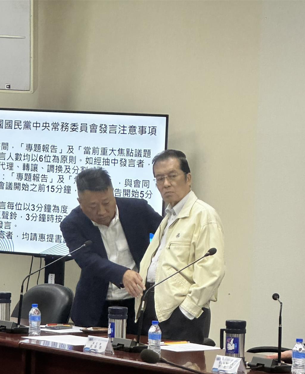 【张荣恭否认领导“论述小组”批报道是“天方夜谭”】国民党副主席张荣恭今日针对