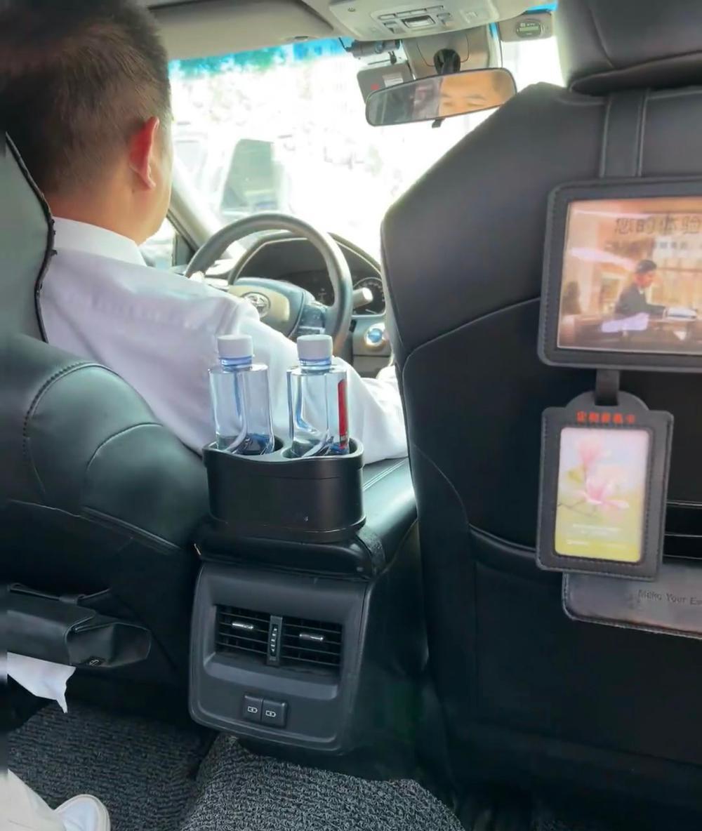 身边朋友砸光积蓄提了辆B级车跑专车，说月入过万轻松自由，结果现实给了狠狠一巴掌。