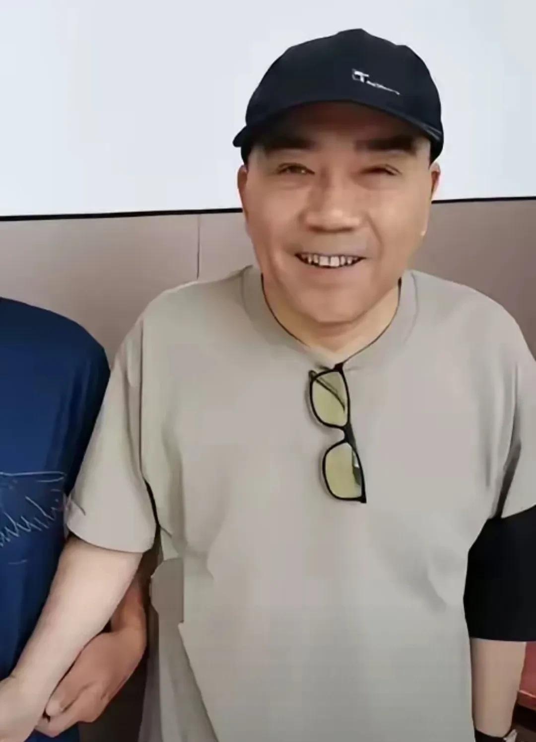 老爷子杨少华去世，享年94岁。活着的时候儿孙绕膝，享受天伦之乐到死也是微笑而去，
