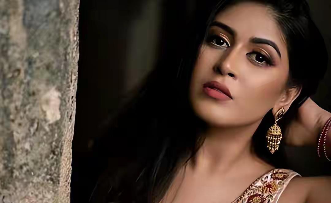 来自印度的莉娅来中国前，身边的亲戚朋友却反复跟她说“多备点一次性用品”，理由是听