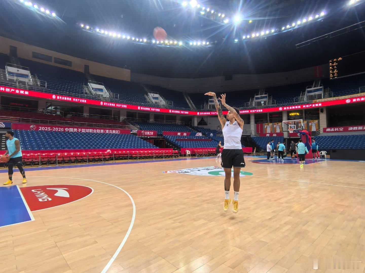 青岛男篮vs北京男篮威瑟斯庞受伤还需要一段时间康复，青岛新外援莱斯特基诺内斯今