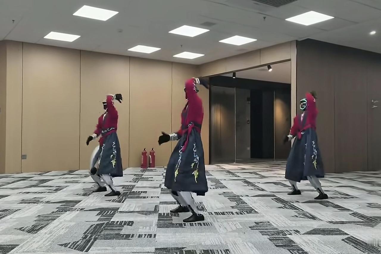 ✨什么是"人工智能+"呢？✨🐼简言之，就是各行各业，各种产品，工作生