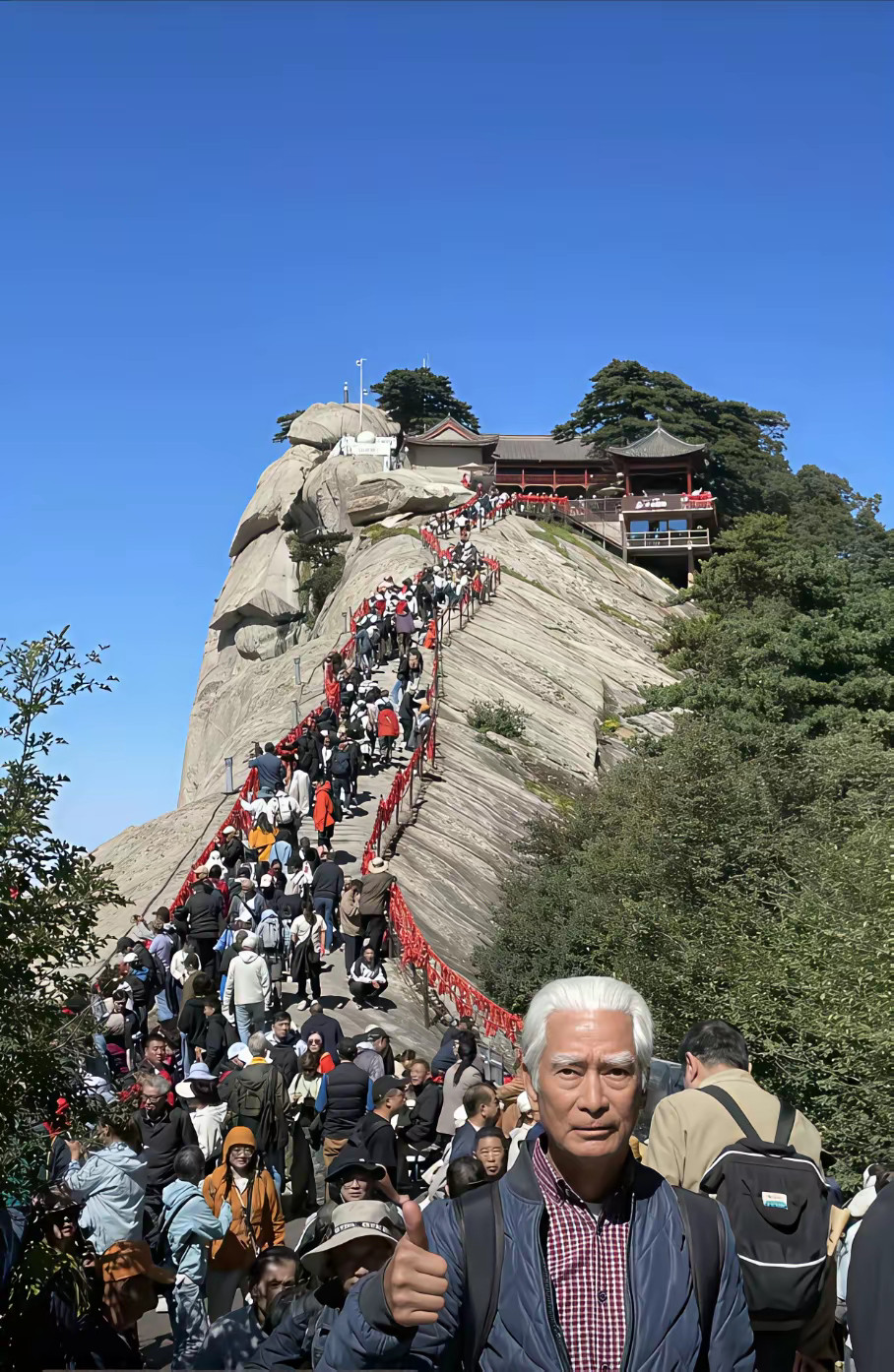 82岁还能攀登华山。太厉害了，看着面熟吗？你一定认识他。​​​