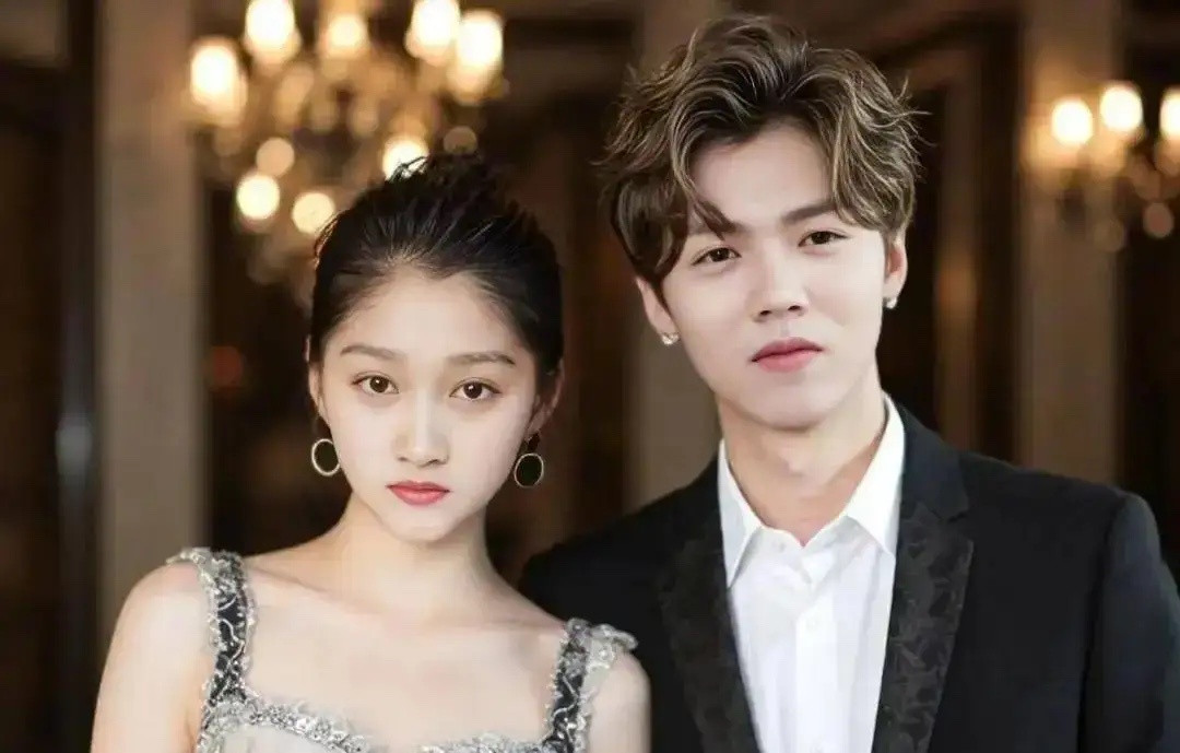 分手最狠的预告，从来不是吵架拉黑，而是悄悄把公司股份分掉。关晓彤把“鹿彤”公司