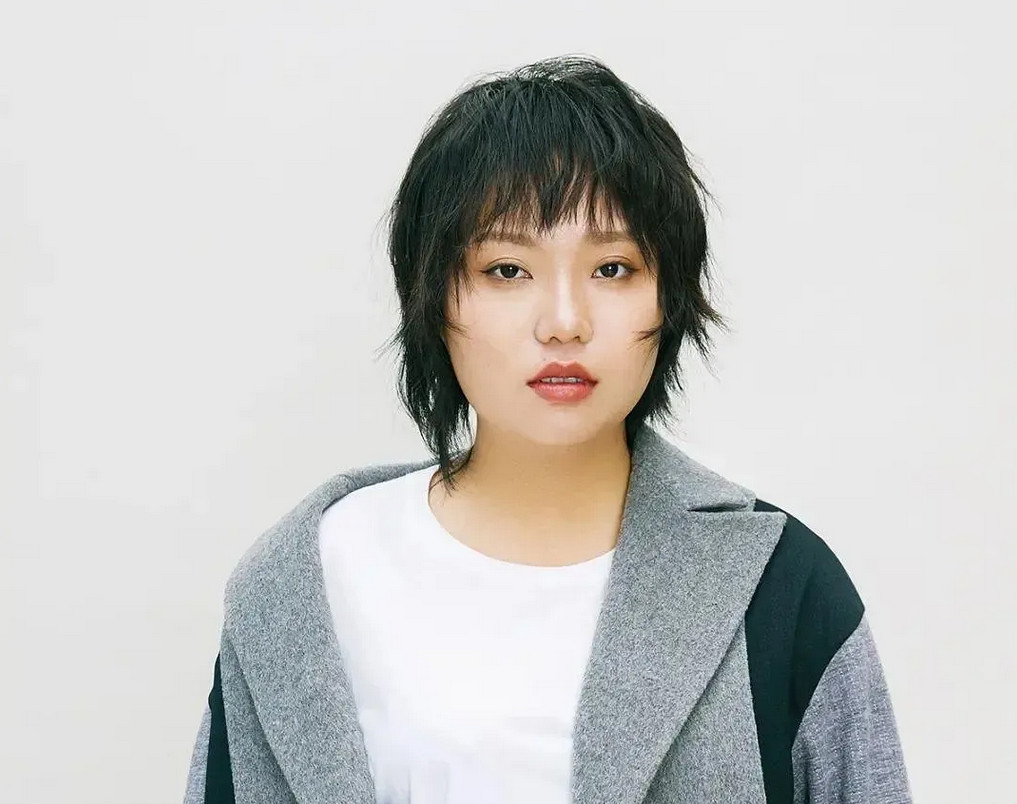 谢依霖问李雪琴：“你都30岁了，没考虑过结婚生子吗？”李雪琴坦言：“我是