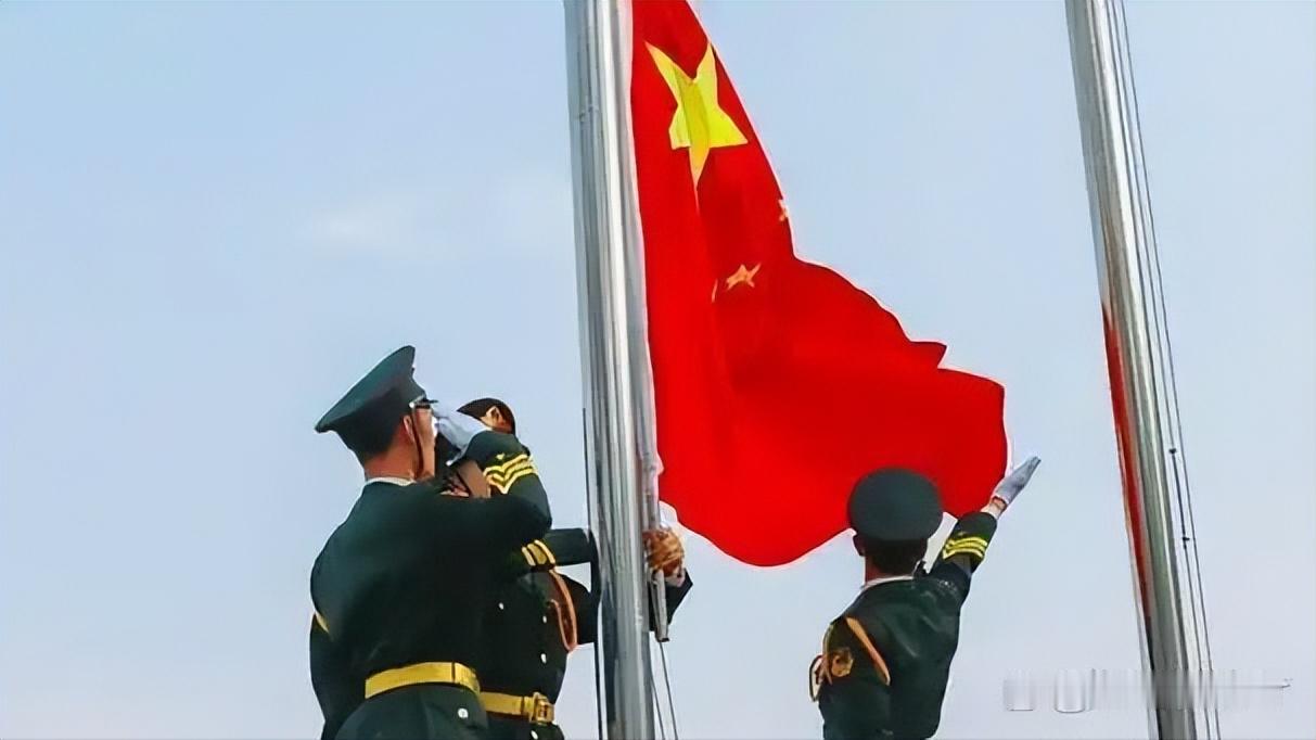 新加坡《联合早报》12月24日发文认为，圣诞节前夕，中国多地校园再次响起拒绝过洋