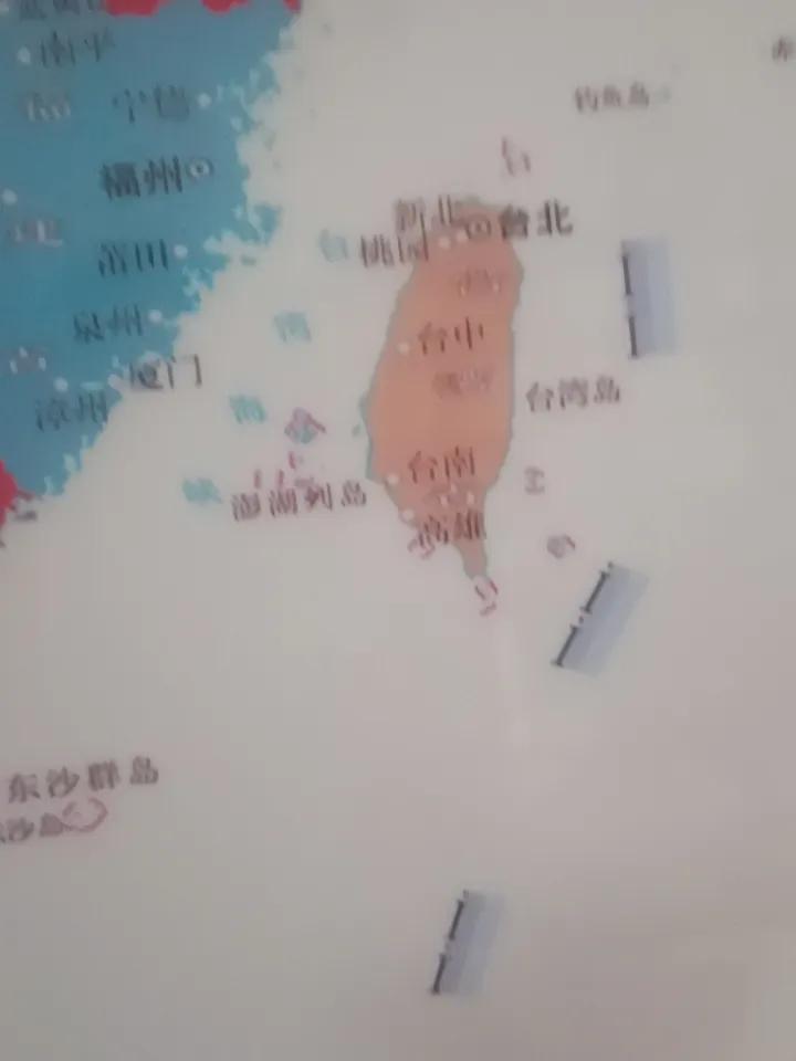 台当局，前不要钓鱼岛，后不要南海岛礁，对面与大陆作对，背后拉拢美日，这样的台当局