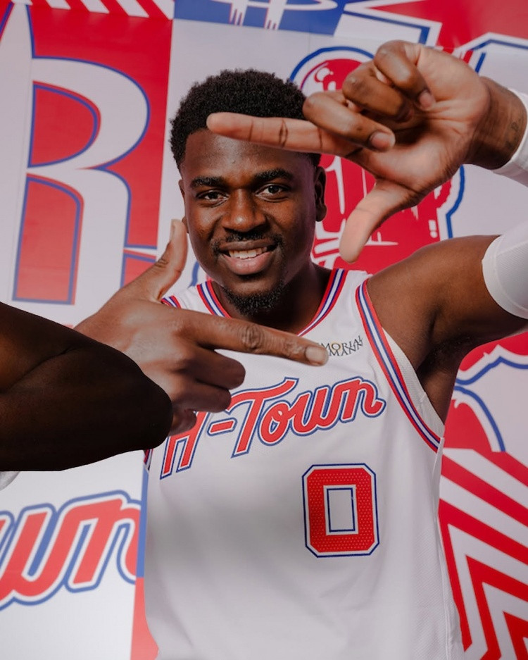 现在火箭队5连胜，位居西部第3位。本赛季火箭队的成功，除了杜兰特和申京两位超级巨