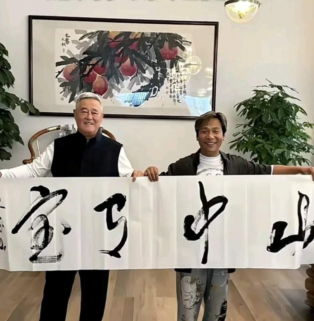 压不压身能文能武的赵家班，赵本山会写字这个大家都知道，但是程野和宋小宝的字也很有