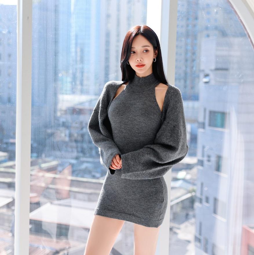 都市女孩的时尚穿搭总能展现独特魅力。一件灰色毛衣，就是打造都市风情的绝佳单品。