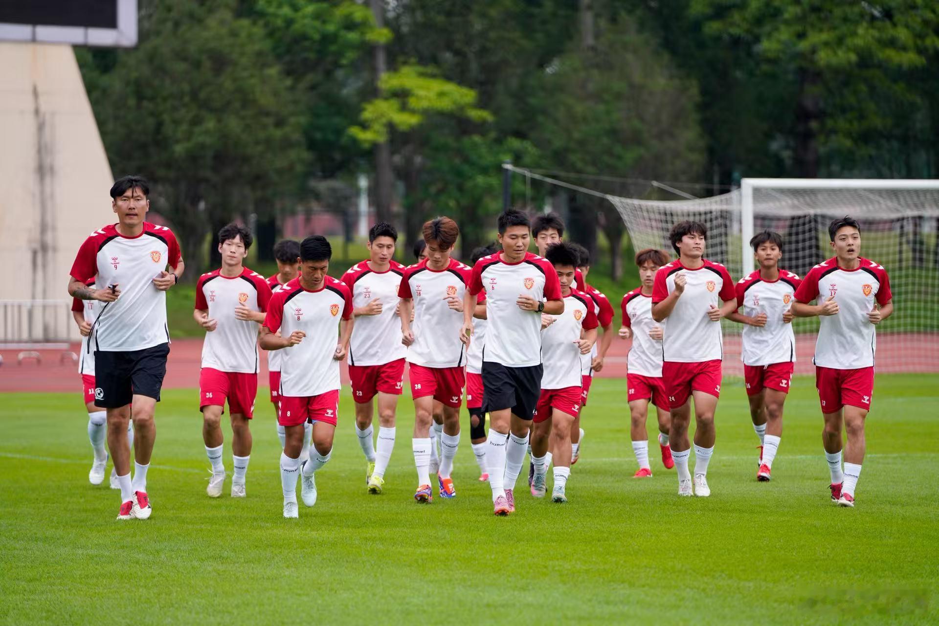 今年中冠联赛想要实现冲乙目标难度非常大，这对于广东晨星创尔特队而言，既是机会又