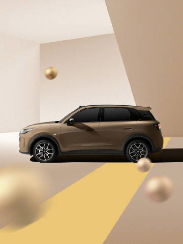 没白来！零跑A10这台“情绪派”小车太吸睛——圆润微笑大灯带柔和光晕，车尾对称