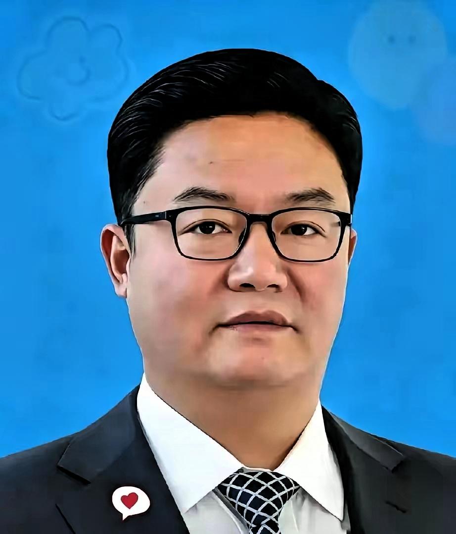 66岁的罗凉清一颗红心向着党，一生奉献为人民，没想到退休三年后因涉嫌腐败被查。