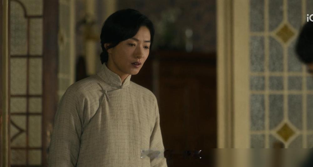 《八千里路》里张老太爷的风骨，全靠勤务兵拿命换，一堆人还感动得稀里哗啦，你看懂导