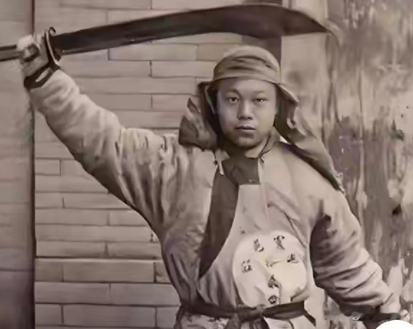 程九伯杀死李自成后，得到了极大的优待，清廷立刻给予他官职，先是德安府经历，后又升