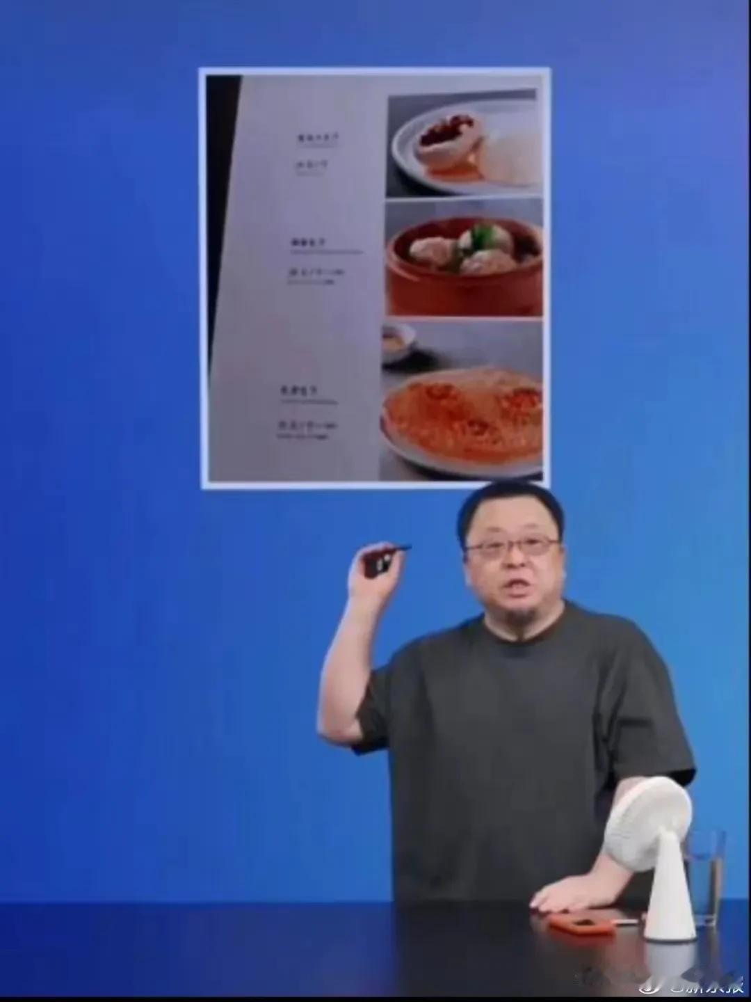 1. 西贝因馒头事件发致歉信：近日，西贝因“预制菜”及高价馒头受关注。记者探访南