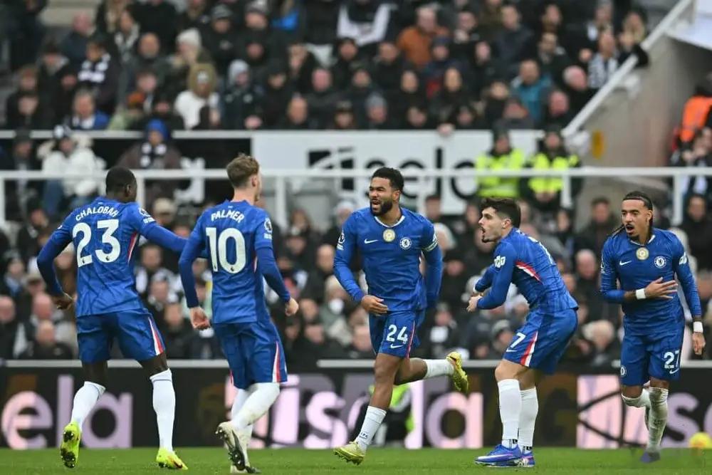 切尔西切尔西战平纽卡斯尔的那场球，上下半场确实判若两队。上半场切尔西球员被纽卡