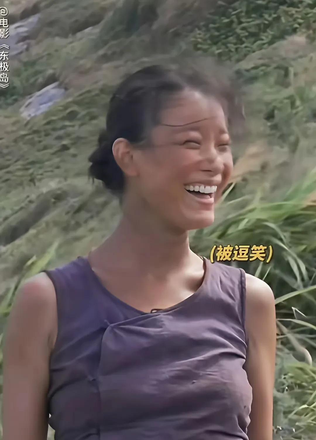 气质女神倪妮这回是真“拼”了，为呈现最好的人物形象，休息时都走到大太阳下晒黑本