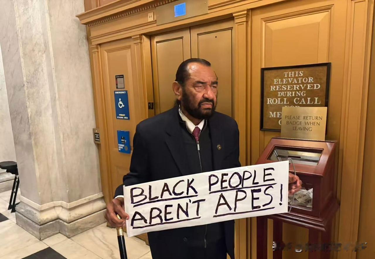 特朗普国情咨文演讲，第一个意外发生了，民主党议员被赶了出去2月24日，特朗普