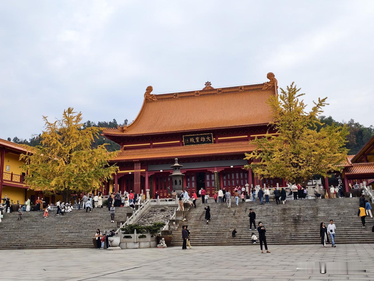 我初次见到癌症晚期患者，那瘦弱无助之态，着实令人心疼。同事的父亲已是癌症晚期，