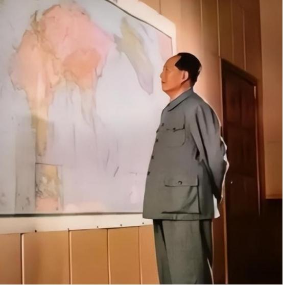 1951年，10万志愿军被美军包饺子，一向淡定自若的彭老总心急如焚连忙向毛主席求