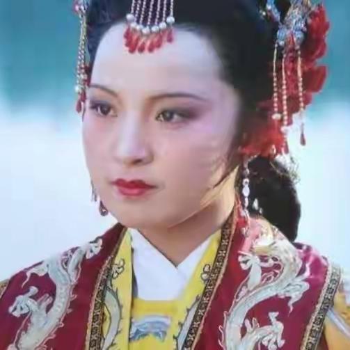 红楼梦：贾元春缘何遭皇帝赐死？看贾家对她的称呼《红楼梦》里贾元春的死一直是